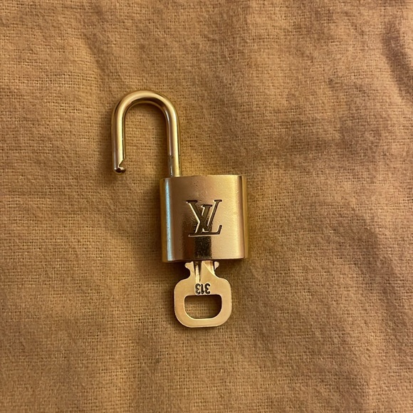 Louis Vuitton Lock and Key - Picture 5 of 6